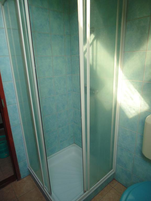 Huta Vendeghaz Hotel Kishuta Buitenkant foto
