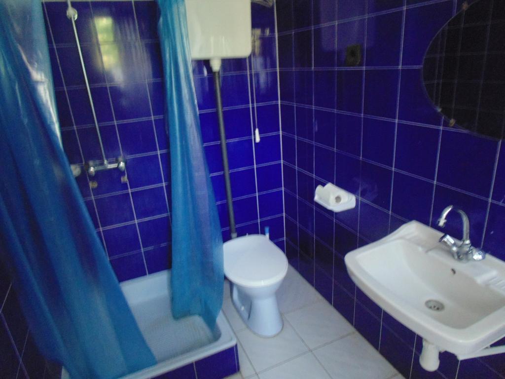 Huta Vendeghaz Hotel Kishuta Buitenkant foto
