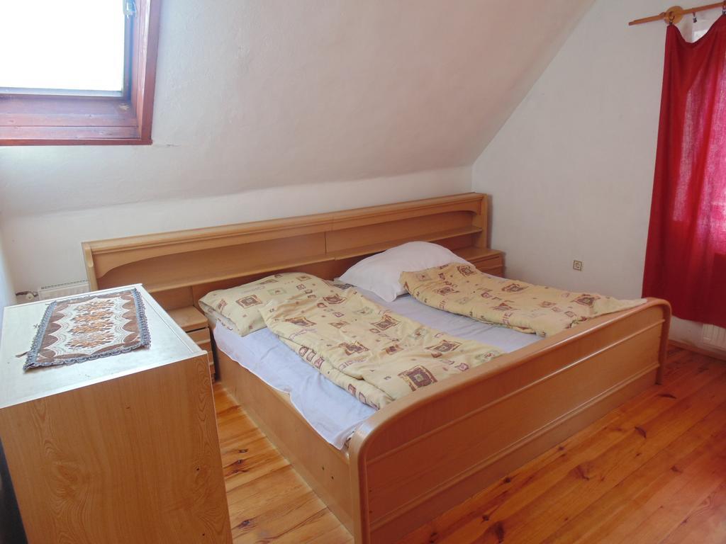 Huta Vendeghaz Hotel Kishuta Buitenkant foto