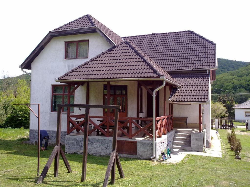 Huta Vendeghaz Hotel Kishuta Buitenkant foto