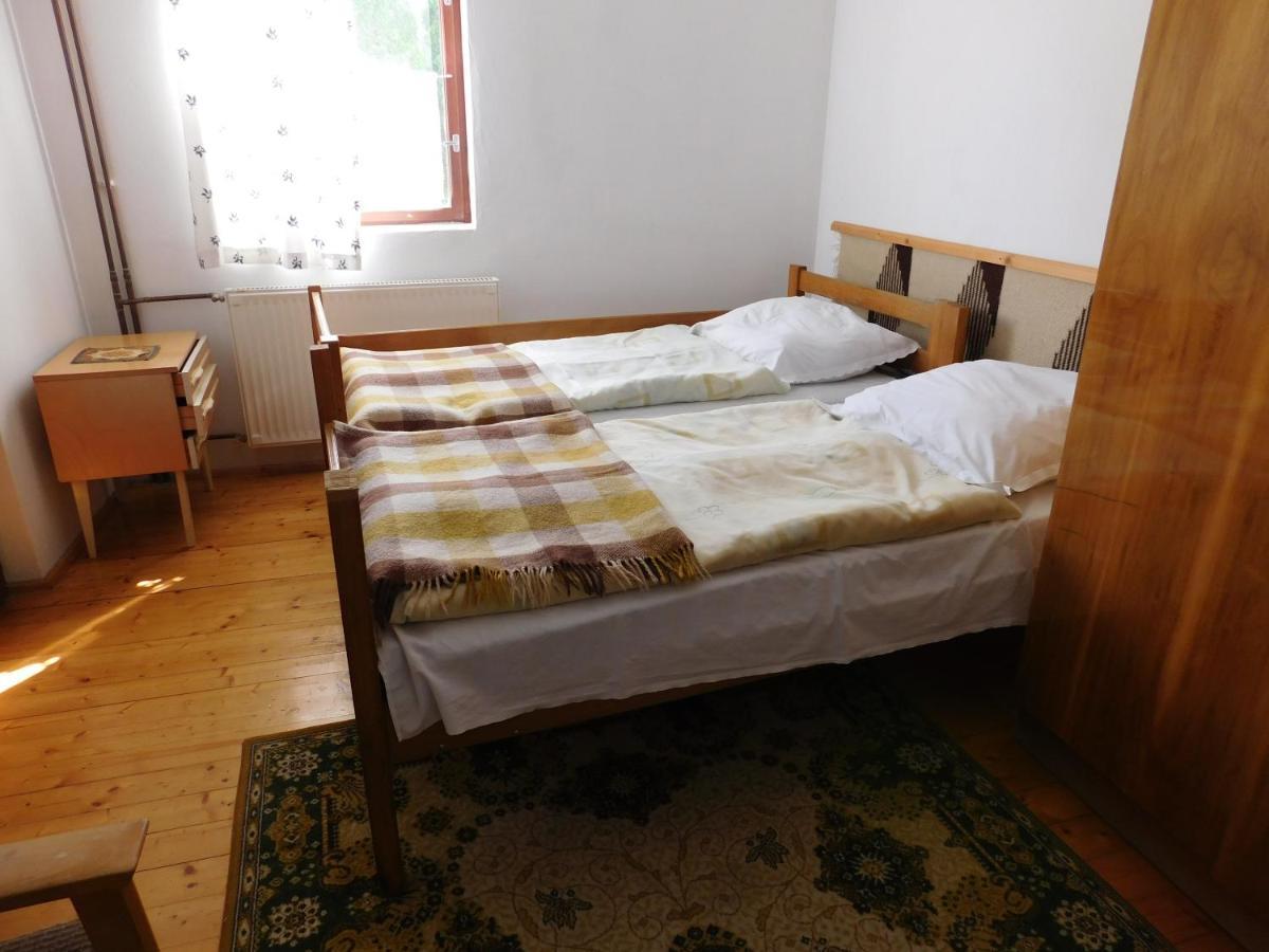 Huta Vendeghaz Hotel Kishuta Buitenkant foto